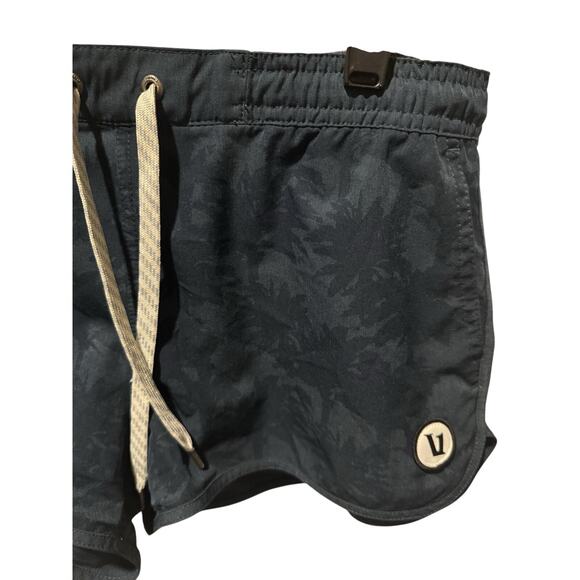 Vuori Women’s Tavi Shorts – Night Ocean – Palm Tree Pattern – Size Small - Picture 3 of 3